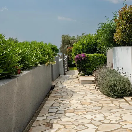 Almira Luxury Apartament *