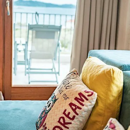 Almira Luxury Apartament *